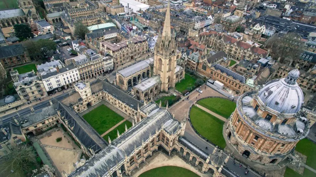 Reliable Airport Transfers from Oxford to Gatwick, Luton, and Stansted: Everything You Need to Know 1 Oxford to Gatwick, Luton & Stansted Transfers
