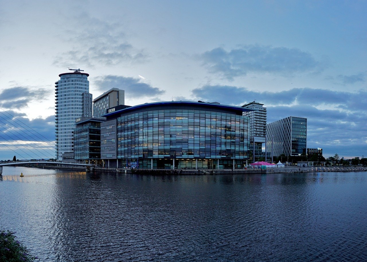 Can I Book a One-Way Chauffeur from Heathrow to Manchester? 1 chauffeur Heathrow to Manchester