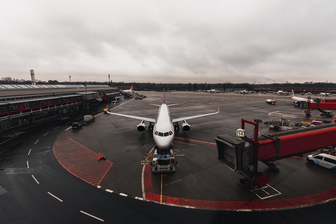 Does a Heathrow Chauffeur Service Include a Meet-and-Greet at Arrivals? 1 Meet and Greet at Heathrow Terminal Arrivals
