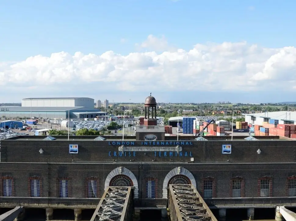 Heathrow to Tilbury Car Transfers